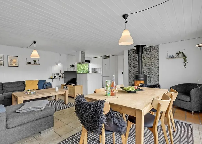 Amazing In Blavand With Kitchen Hébergement de vacances Blåvand